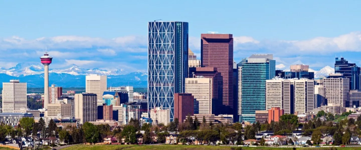 panorama-of-calgary-and-rocky-mountains-picture.jpg