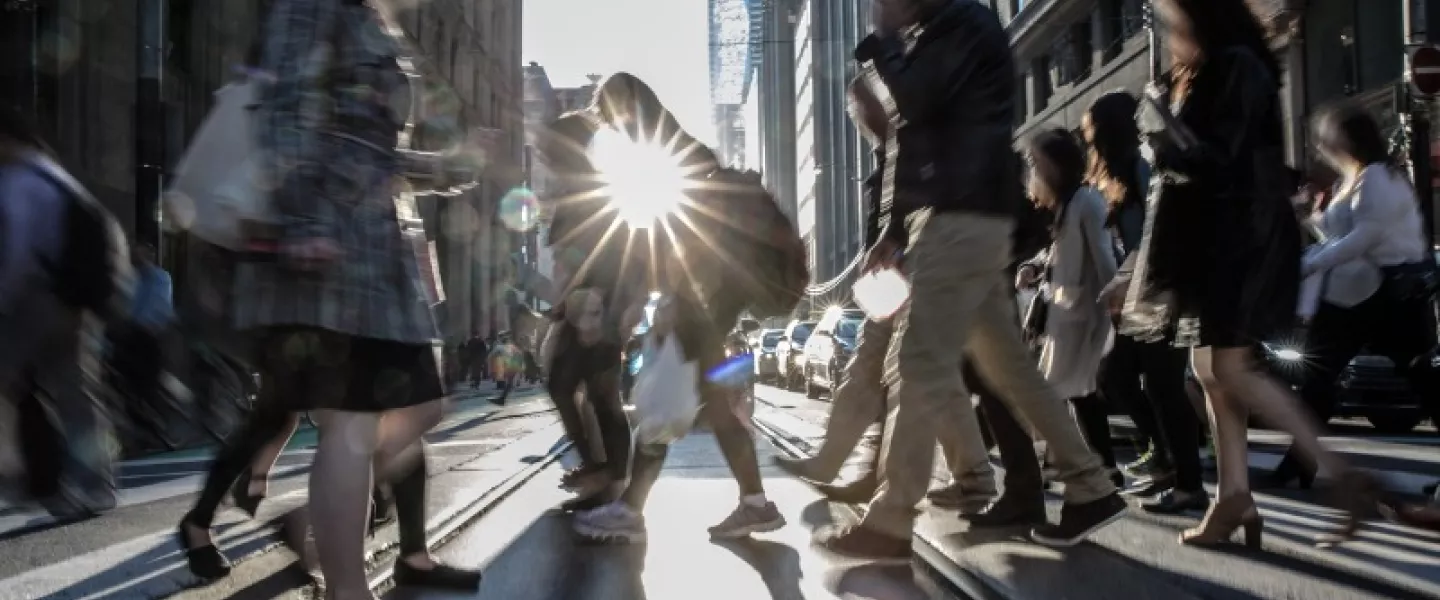 people-on-the-street-crossing-in-toronto-canada-picture-id616903454.jpg